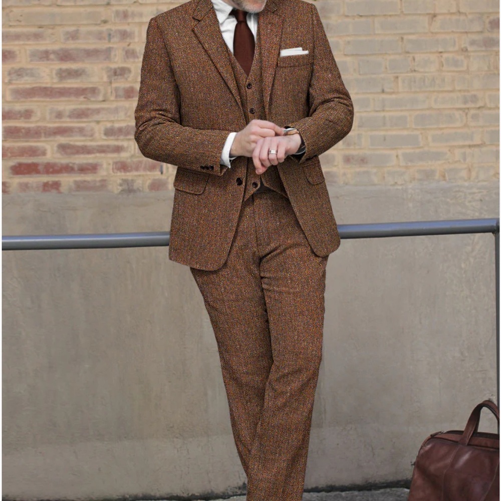 Elegant Brown Tweed Suit for Men